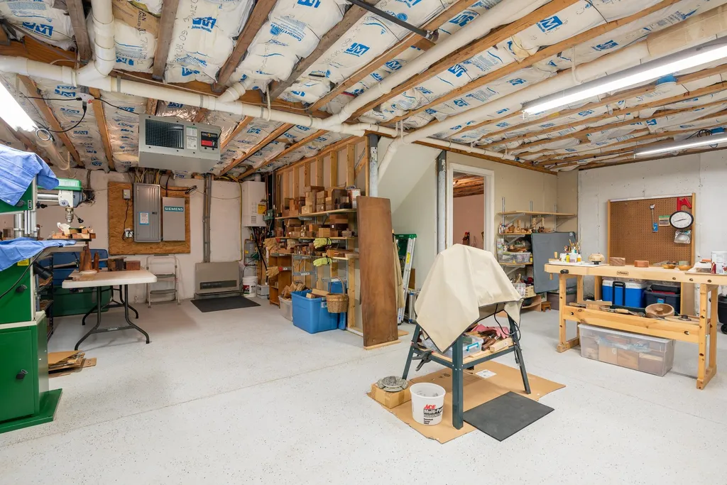 6 Izzy Lane Kittery ME 03904