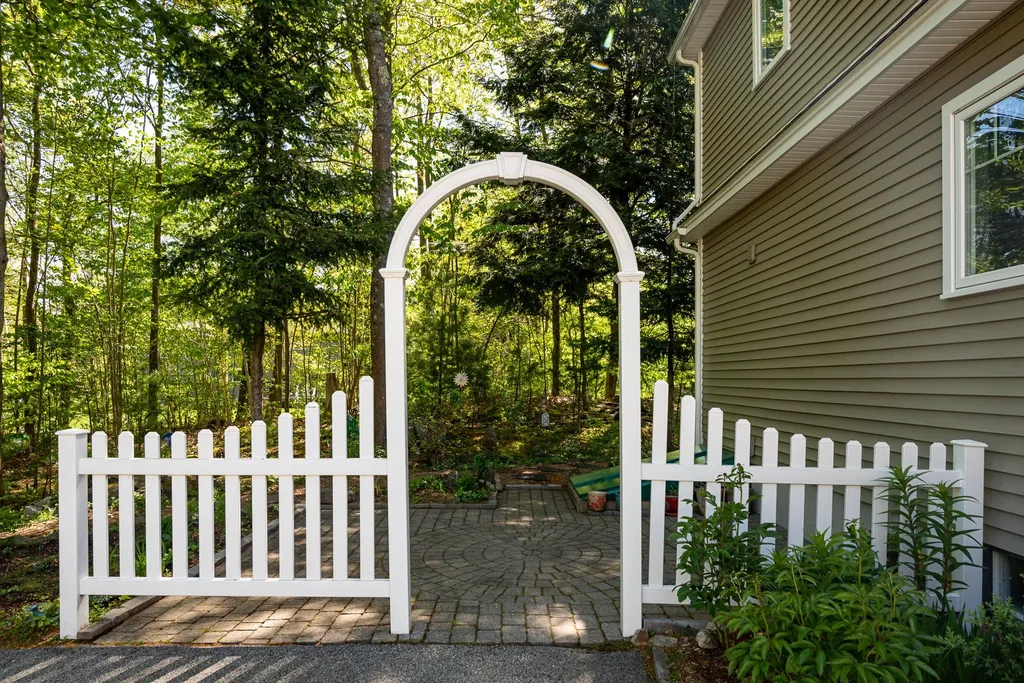 6 Izzy Lane Kittery ME 03904