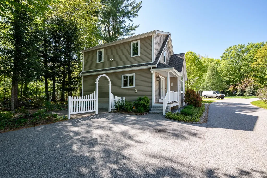 6 Izzy Lane Kittery ME 03904