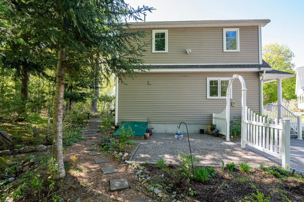 6 Izzy Lane Kittery ME 03904