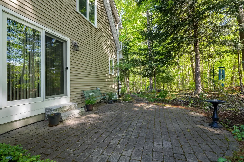 6 Izzy Lane Kittery ME 03904