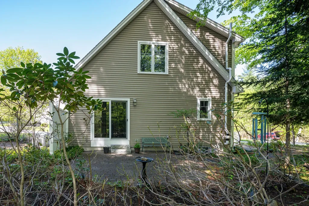 6 Izzy Lane Kittery ME 03904
