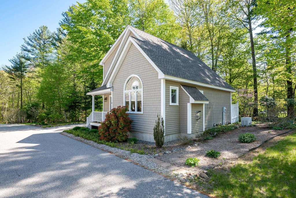 6 Izzy Lane Kittery ME 03904
