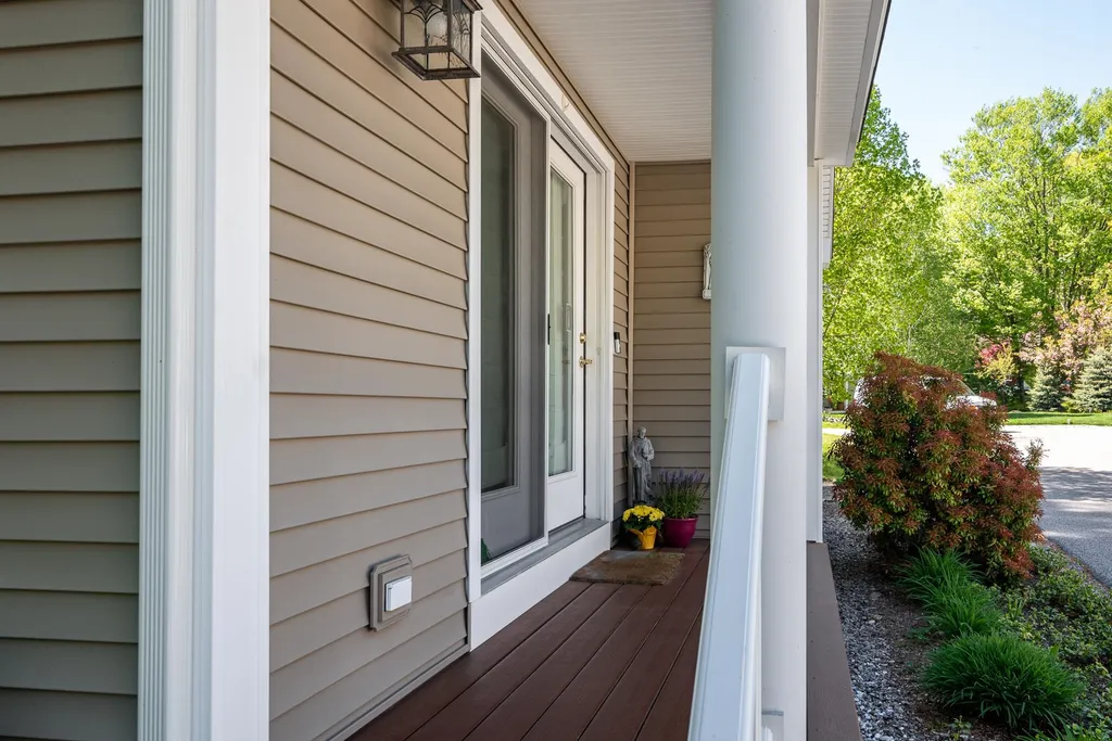 6 Izzy Lane Kittery ME 03904