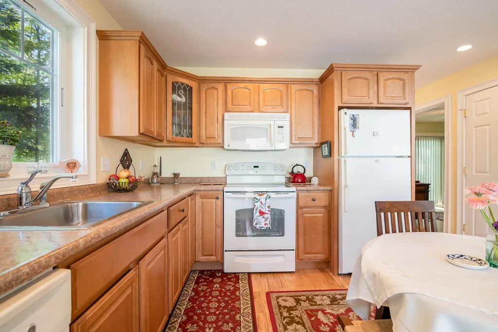 6 Izzy Lane Kittery ME 03904