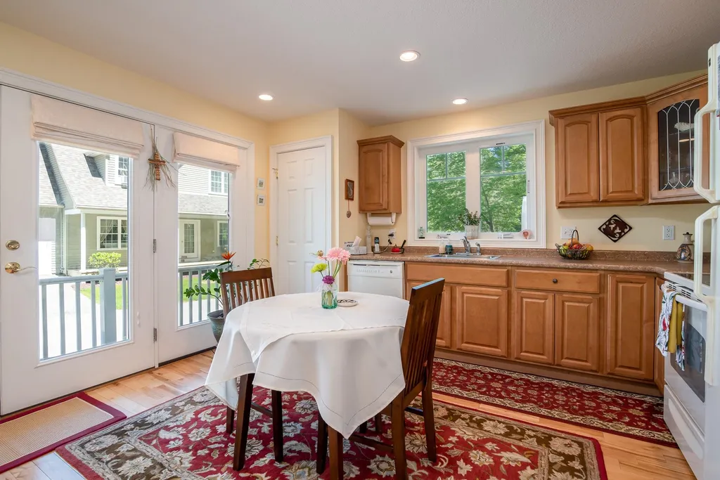 6 Izzy Lane Kittery ME 03904