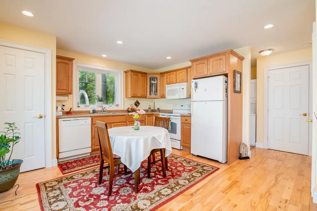 6 Izzy Lane Kittery ME 03904