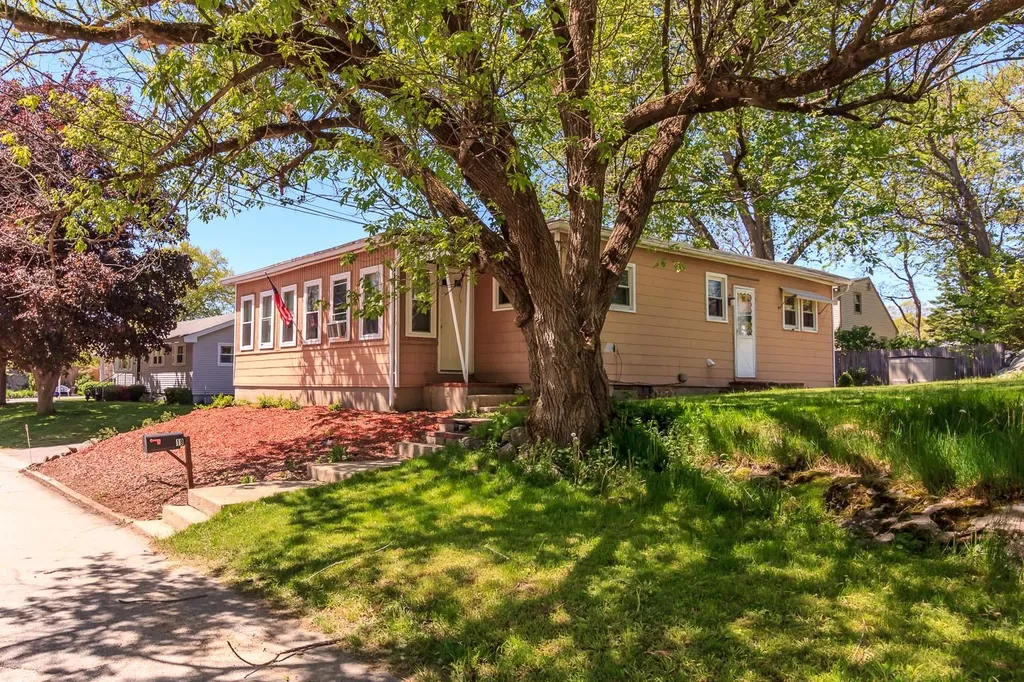 19 West Rosemont Avenue Manchester NH 03103
