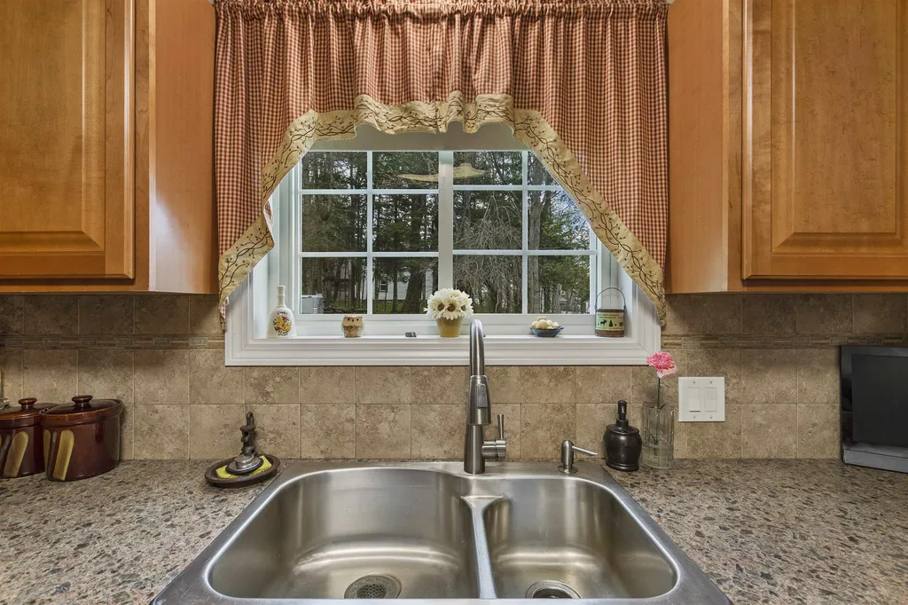 20 Carlson Drive Pittsburg NH 03592