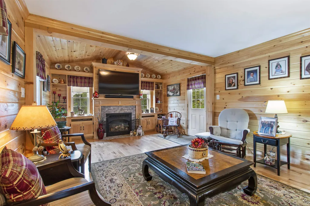 20 Carlson Drive Pittsburg NH 03592