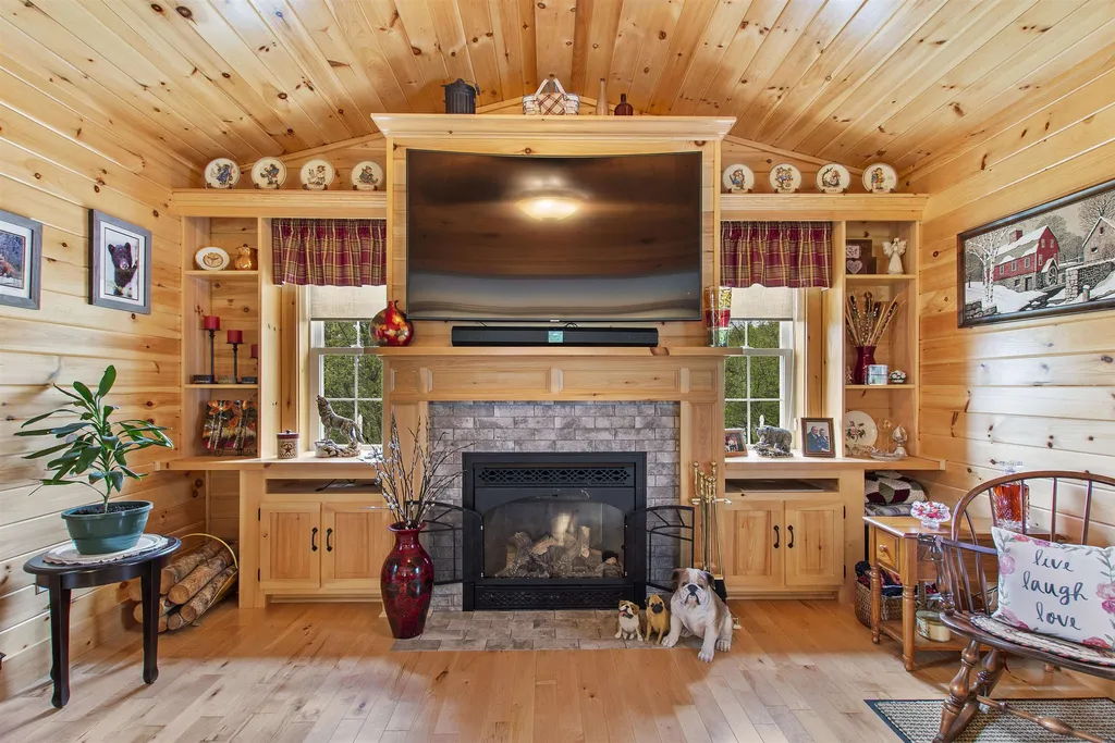 20 Carlson Drive Pittsburg NH 03592