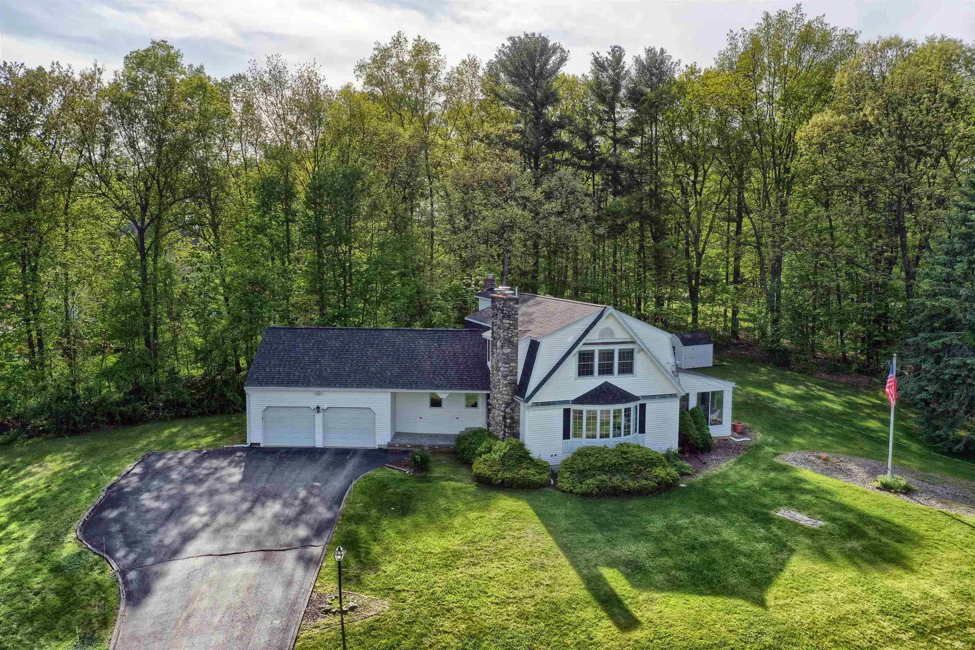 17 Koper Lane Pelham NH 03076