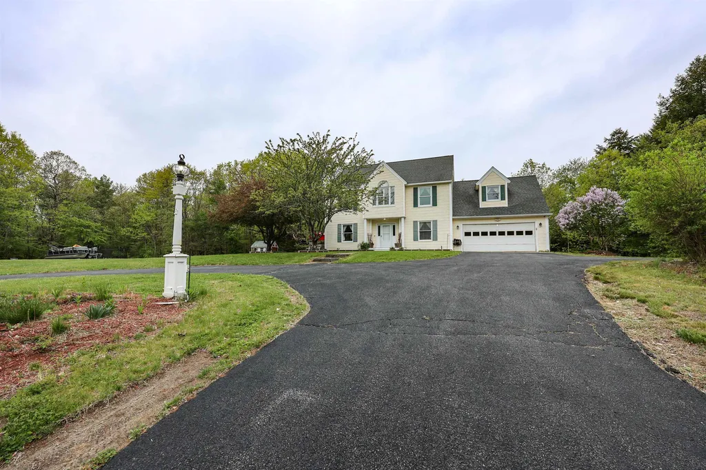 89 Pheasant Run Drive Chester NH 03036