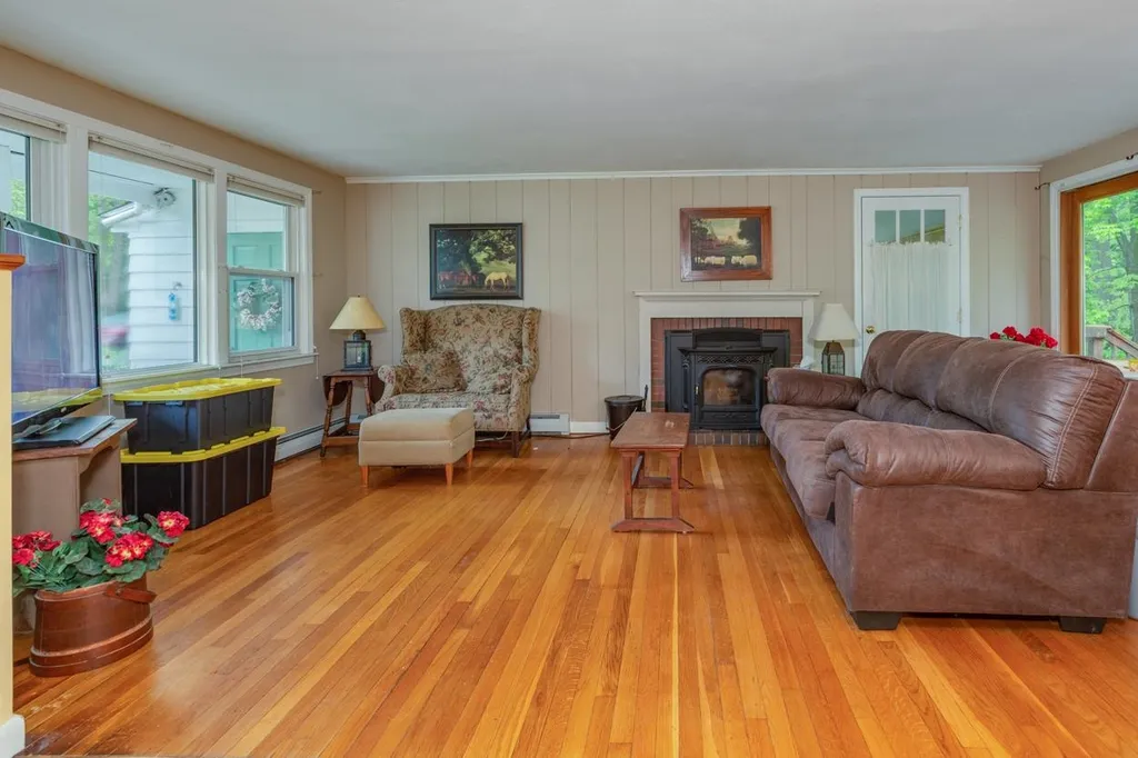 35 Webb Road Peterborough NH 03458