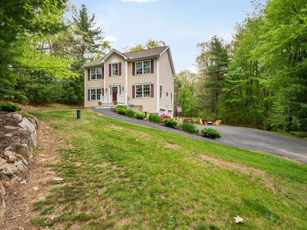 7 Glastombury Drive Sandown NH 03873