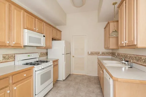 10 Lantern Lane Kingston NH 03848