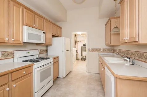10 Lantern Lane Kingston NH 03848