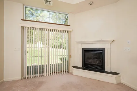 10 Lantern Lane Kingston NH 03848