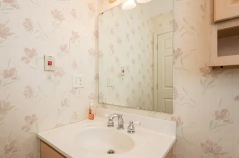 10 Lantern Lane Kingston NH 03848