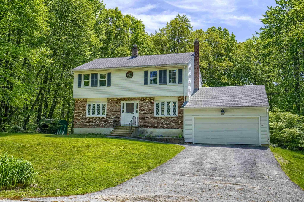 197 Harantis Lake Road Chester NH 03036