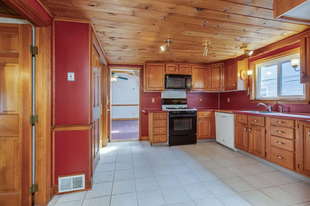 29 Manchester Street Nashua NH 03064