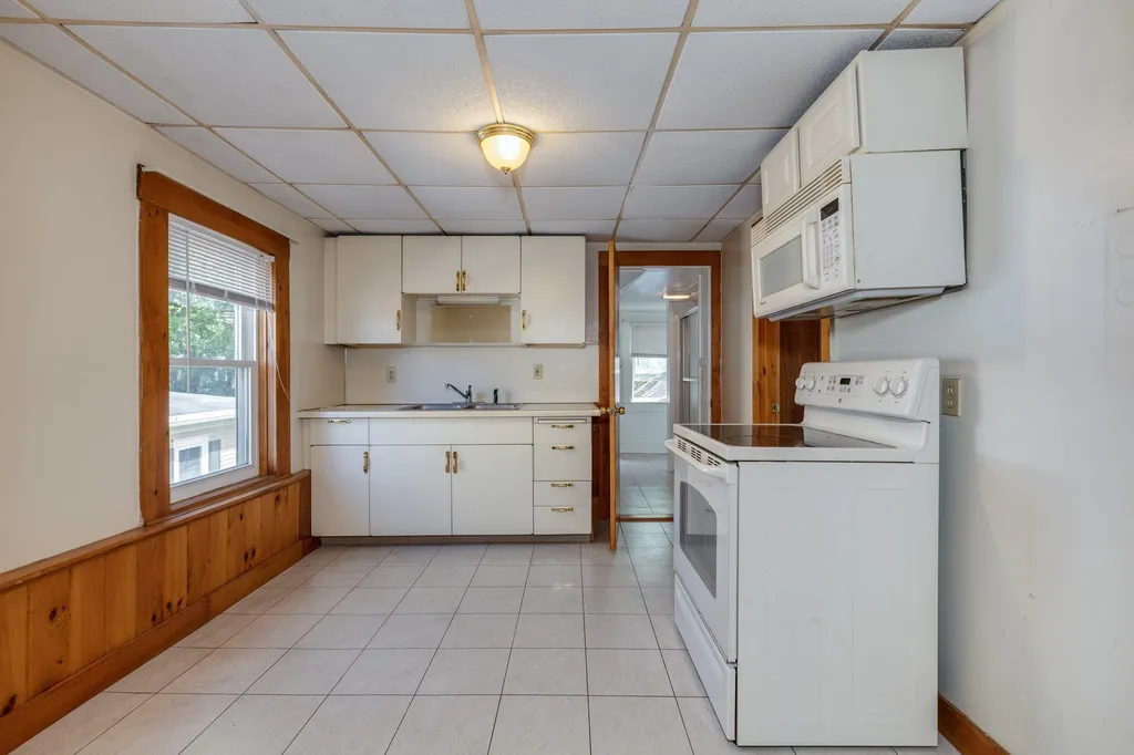 29 Manchester Street Nashua NH 03064
