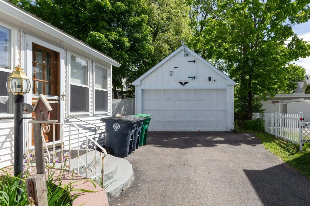 29 Manchester Street Nashua NH 03064