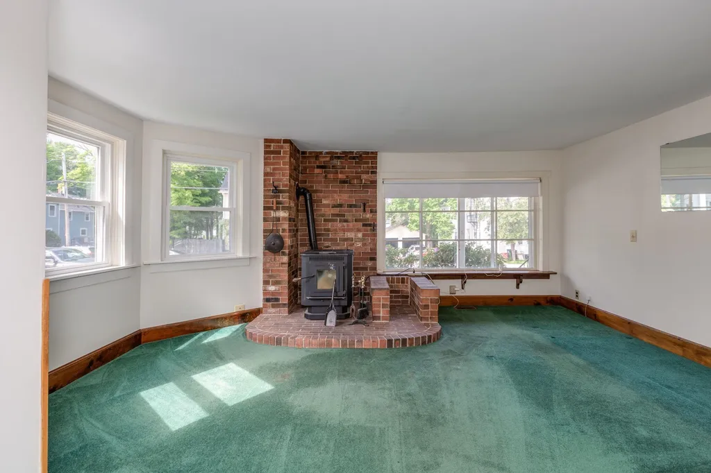 29 Manchester Street Nashua NH 03064