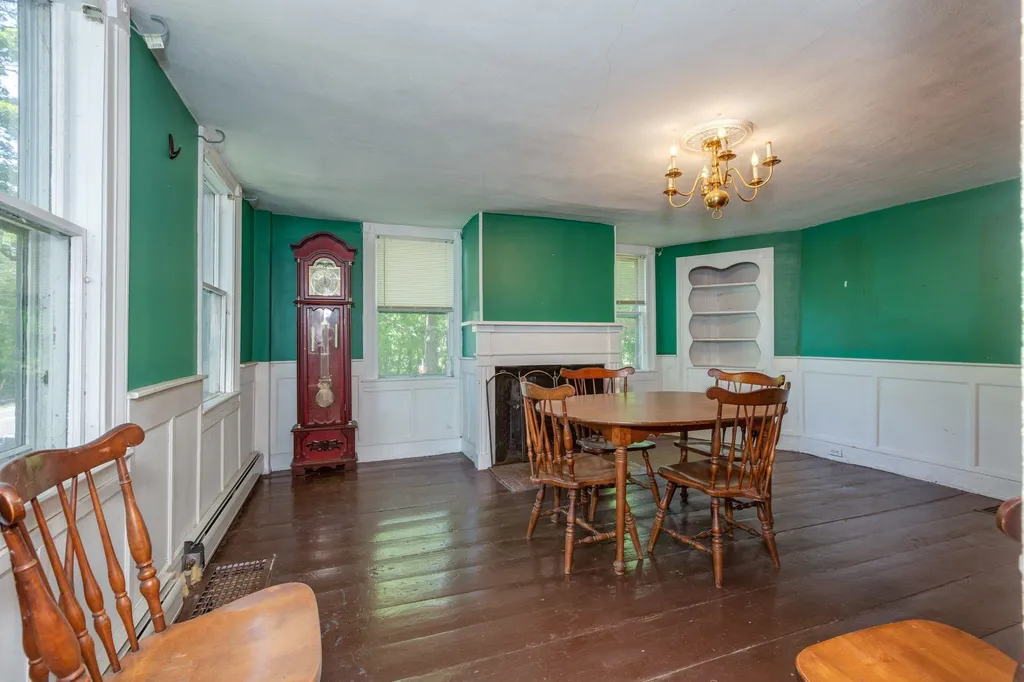 86 Raymond Road Chester NH 03036