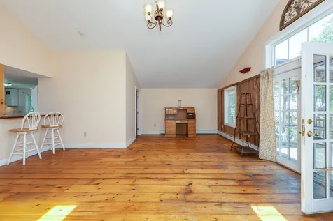 86 Raymond Road Chester NH 03036