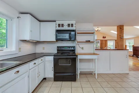 86 Raymond Road Chester NH 03036