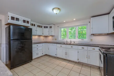 86 Raymond Road Chester NH 03036