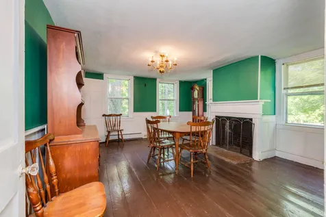 86 Raymond Road Chester NH 03036