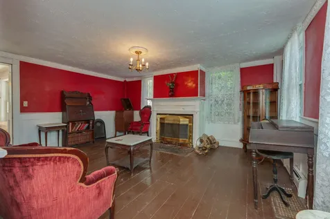 86 Raymond Road Chester NH 03036