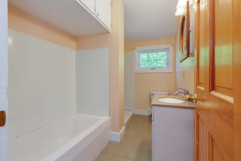 86 Raymond Road Chester NH 03036