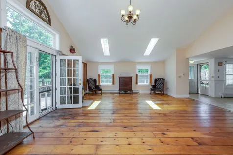 86 Raymond Road Chester NH 03036