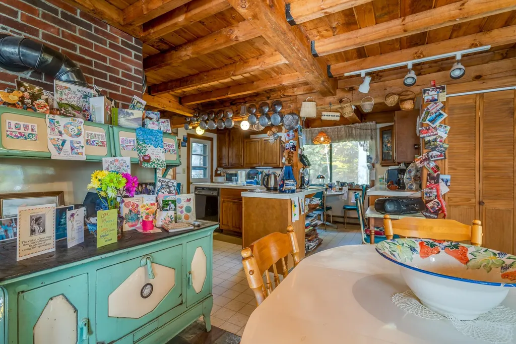 242 North Road Deerfield NH 03037