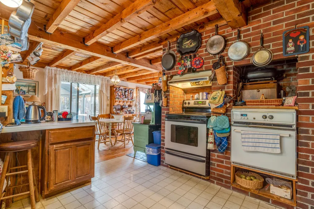 242 North Road Deerfield NH 03037