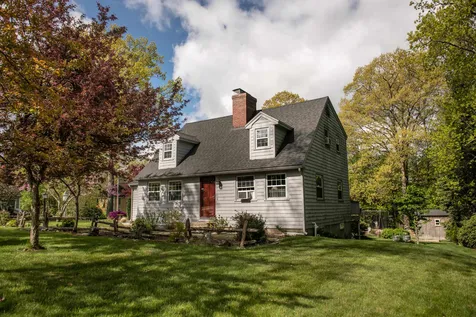 287 East Dunstable Road Nashua NH 03062