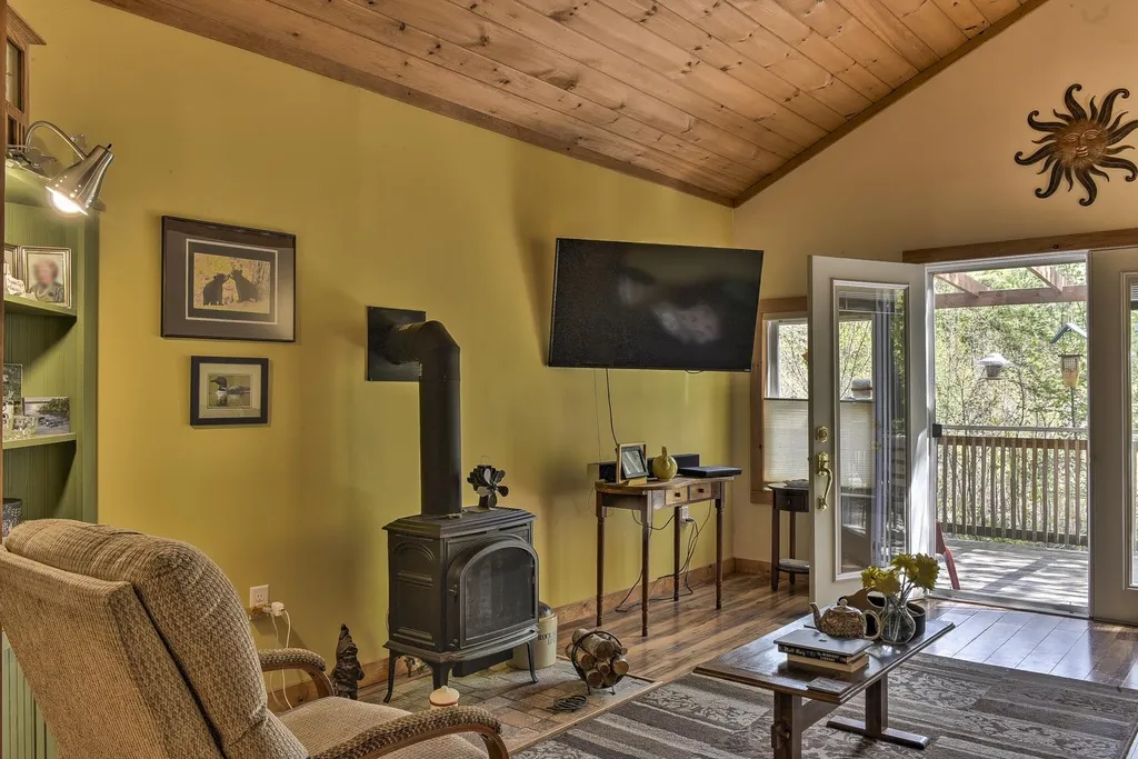 10 Murdough Road Stoddard NH 03464