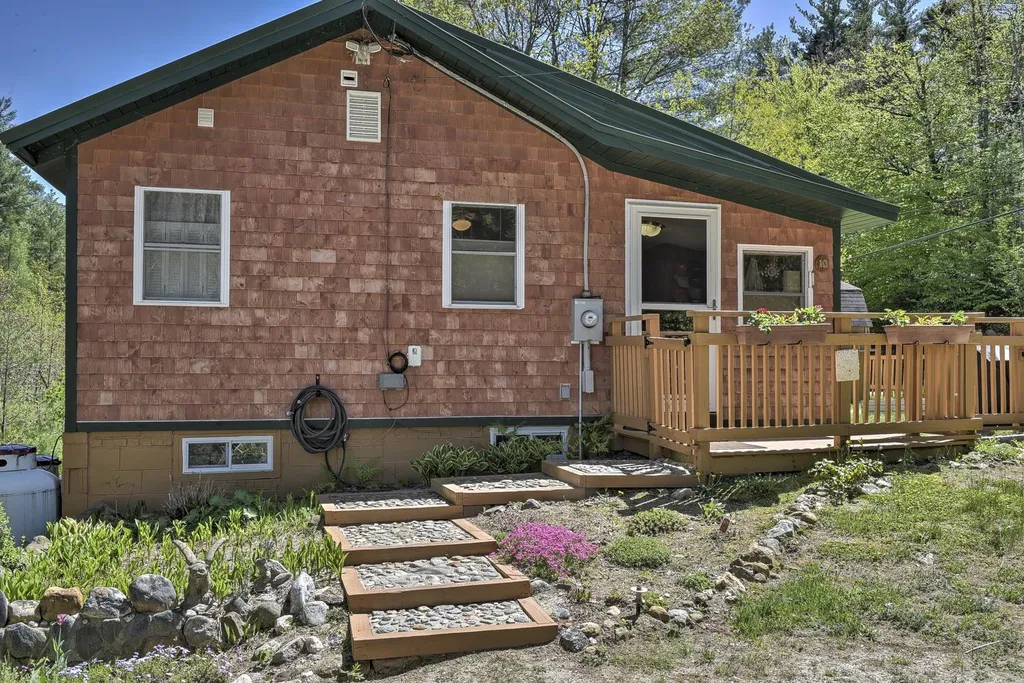 10 Murdough Road Stoddard NH 03464