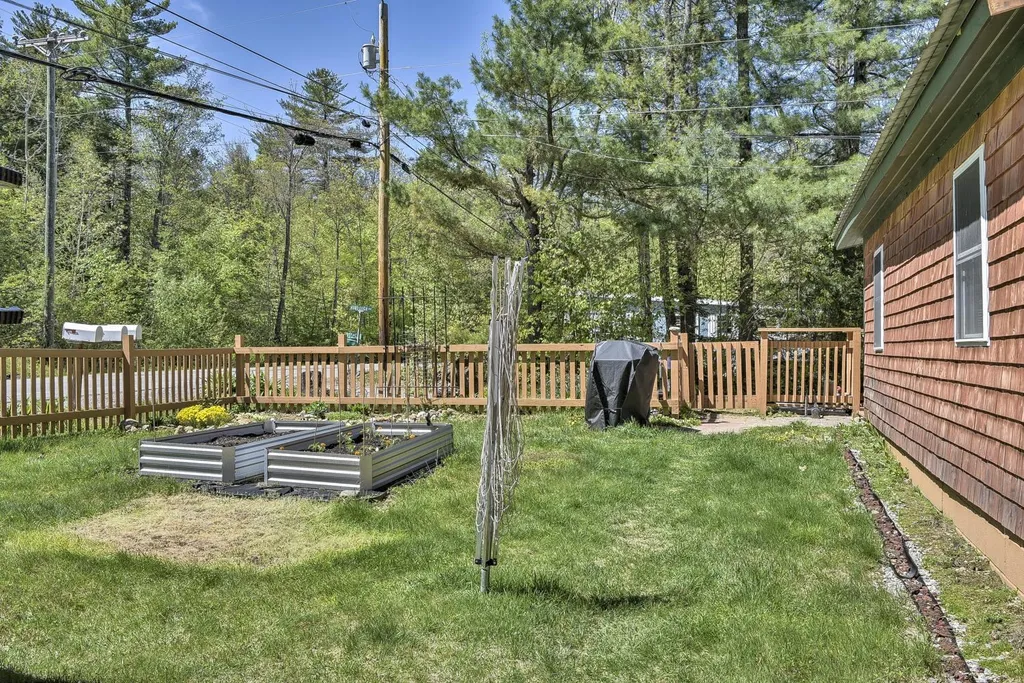 10 Murdough Road Stoddard NH 03464