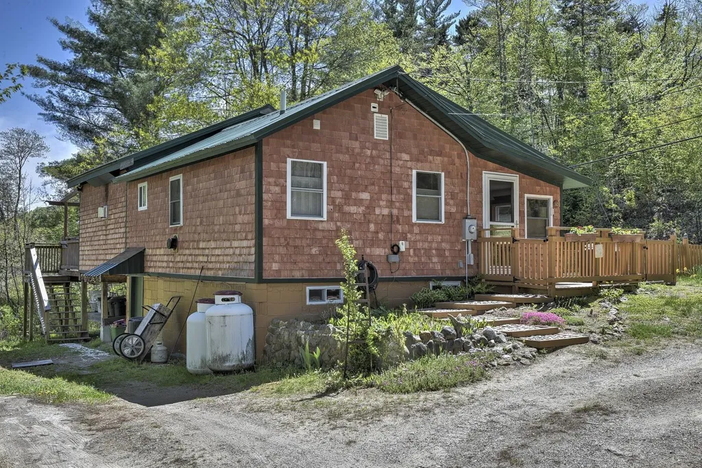 10 Murdough Road Stoddard NH 03464