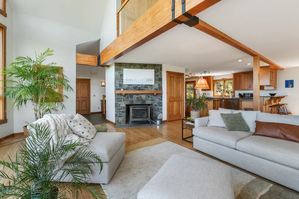 161 Smith Pond Road Enfield NH 03748