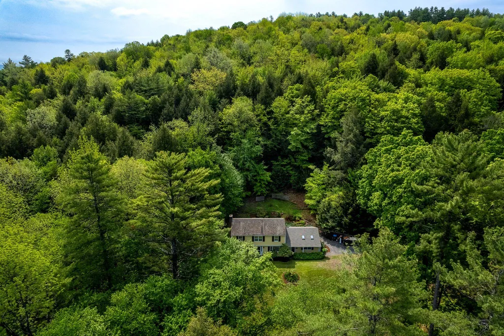 8 Ledge Road Hanover NH 03755