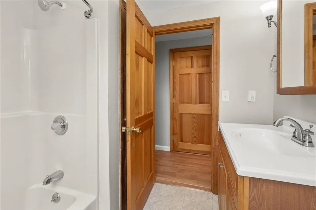 31 Syracuse Road Nashua NH 03064