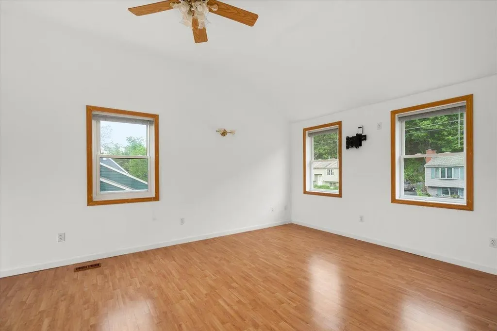 31 Syracuse Road Nashua NH 03064