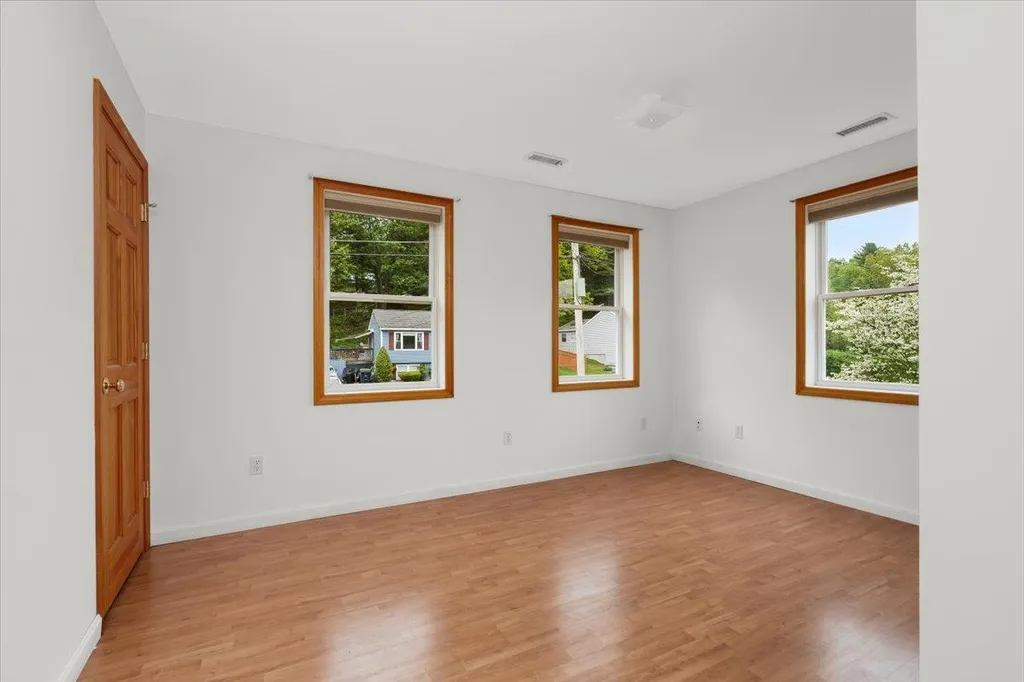 31 Syracuse Road Nashua NH 03064
