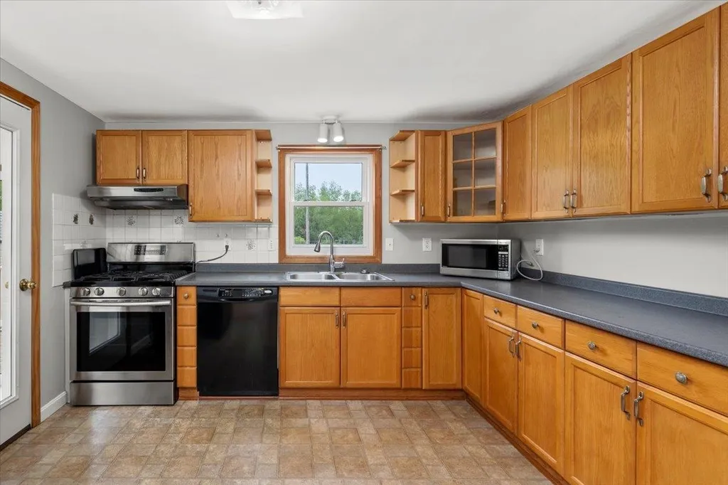 31 Syracuse Road Nashua NH 03064