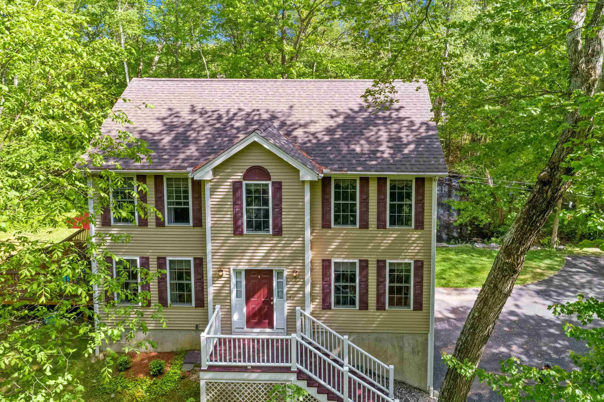 14 Holton Circle Londonderry NH 03053